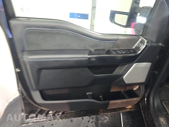 2025 Ford Super Duty F-250 Platinum Crew Cab Medium Bed - miniatura 9