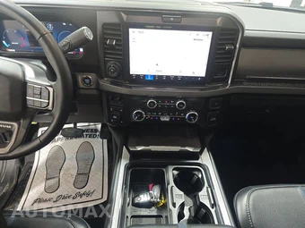 2025 Ford Super Duty F-250 Platinum Crew Cab Medium Bed - miniatura 11