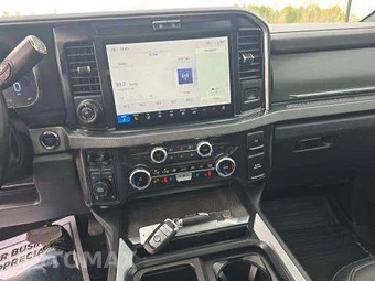 2025 Ford Super Duty F-250 Platinum Crew Cab Medium Bed - miniatura 11