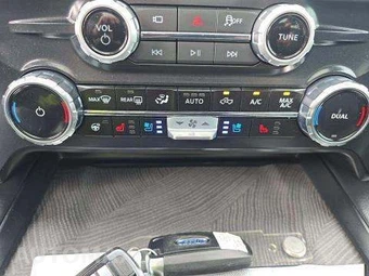 2025 Ford Super Duty F-250 Platinum Crew Cab Medium Bed - miniatura 30