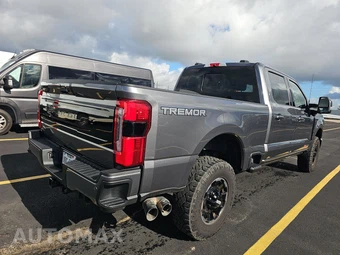 2025 Ford Super Duty F-250 Platinum Crew Cab Medium Bed - miniatura 4