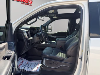 2025 Ford Super Duty F-250 Platinum Crew Cab Medium Bed - miniatura 4
