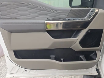 2025 Ford Super Duty F-250 Platinum Crew Cab Medium Bed - miniatura 9