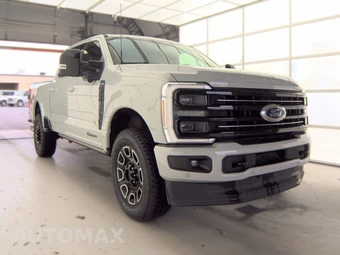 2025 Ford Super Duty F-250 Platinum Crew Cab Medium Bed - miniatura 3