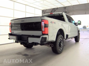 2025 Ford Super Duty F-250 Platinum Crew Cab Medium Bed - miniatura 4