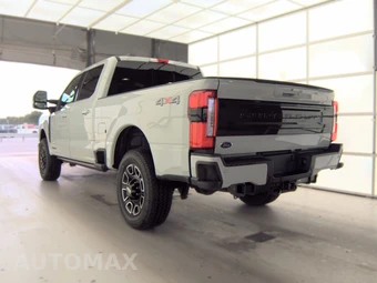 2025 Ford Super Duty F-250 Platinum Crew Cab Medium Bed - miniatura 6