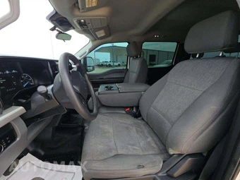2025 Ford Super Duty F-250 XL Crew Cab Long Bed - miniatura 3