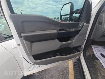 2025 Ford Super Duty F-250 XL Crew Cab Long Bed - miniatura 9