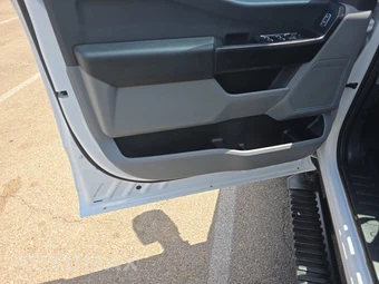 2025 Ford Super Duty F-250 XL Crew Cab Long Bed - miniatura 9