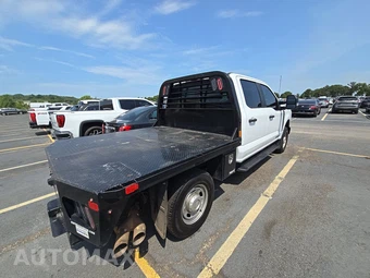 2025 Ford Super Duty F-250 XL Crew Cab Medium Bed - miniatura 4