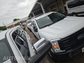 2025 Ford Super Duty F-250 XL Crew Cab Medium Bed - miniatura 3