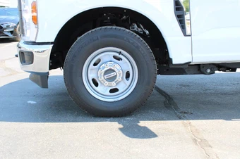 2025 Ford Super Duty F-250 XL Regular Cab Long Bed - miniatura 24