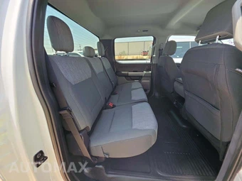 2025 Ford Super Duty F-250 XLT Crew Cab Long Bed - miniatura 16
