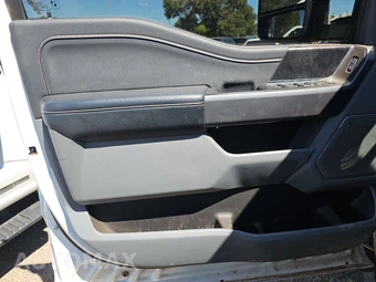 2025 Ford Super Duty F-250 XLT Crew Cab Long Bed - miniatura 9