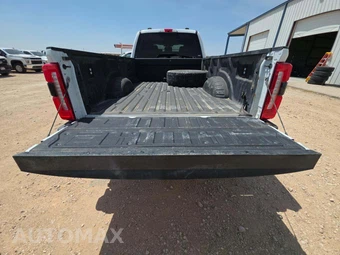 2025 Ford Super Duty F-250 XLT Crew Cab Long Bed - miniatura 14