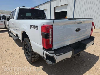 2025 Ford Super Duty F-250 XLT Crew Cab Long Bed - miniatura 2