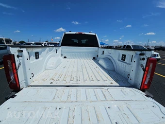 2025 Ford Super Duty F-250 XLT Crew Cab Medium Bed - miniatura 16