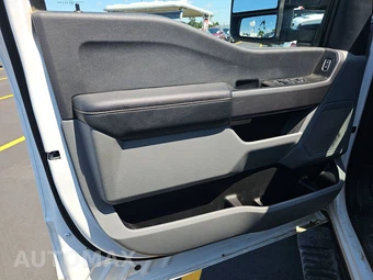 2025 Ford Super Duty F-250 XLT Crew Cab Medium Bed - miniatura 9