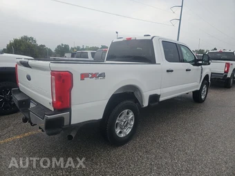 2025 Ford Super Duty F-250 XLT Crew Cab Medium Bed - miniatura 4