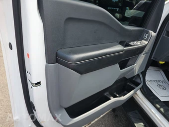2025 Ford Super Duty F-250 XLT Crew Cab Medium Bed - miniatura 9