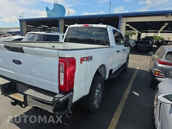 2025 Ford Super Duty F-250 XLT Crew Cab Medium Bed - miniatura 4