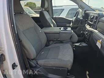 2025 Ford Super Duty F-250 XLT Crew Cab Medium Bed - miniatura 8