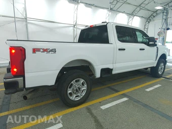 2025 Ford Super Duty F-250 XLT Crew Cab Medium Bed - miniatura 4
