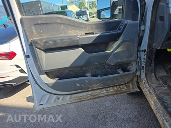 2025 Ford Super Duty F-250 XLT Crew Cab Medium Bed - miniatura 9