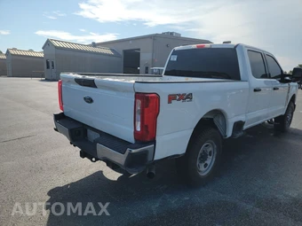 2025 Ford Super Duty F-250 XLT Crew Cab Medium Bed - miniatura 4