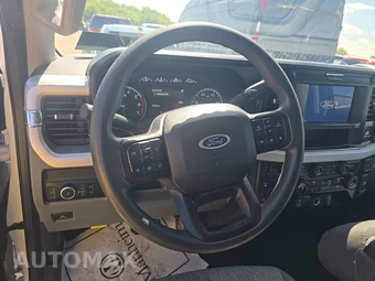 2025 Ford Super Duty F-250 XLT Crew Cab Medium Bed - miniatura 10