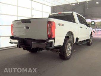 2025 Ford Super Duty F-250 XLT Crew Cab Medium Bed - miniatura 4