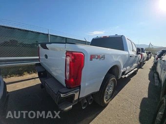 2025 Ford Super Duty F-250 XLT Crew Cab Medium Bed - miniatura 4