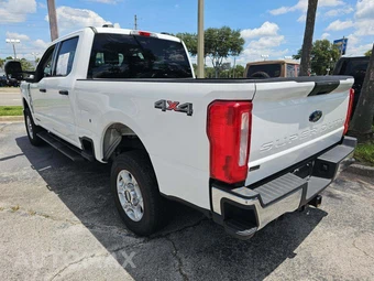 2025 Ford Super Duty F-250 XLT Crew Cab Medium Bed - miniatura 2