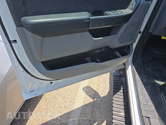 2025 Ford Super Duty F-250 XLT Crew Cab Medium Bed - miniatura 9