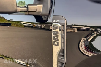 2025 Ford Super Duty F-250 XLT Crew Cab Medium Bed - miniatura 11
