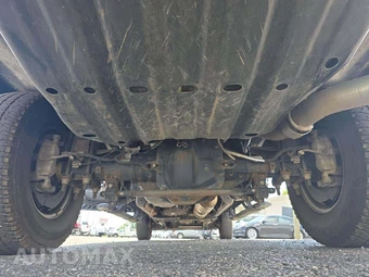 2025 Ford Super Duty F-350 Cab Chassis Lariat Crew Cab DRW - miniatura 11