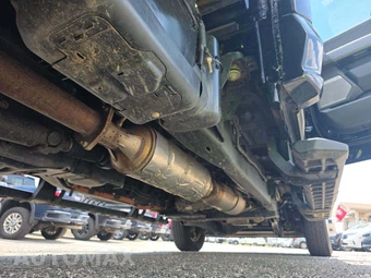 2025 Ford Super Duty F-350 Cab Chassis Lariat Crew Cab DRW - miniatura 13
