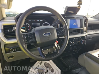 2025 Ford Super Duty F-350 Cab Chassis XL Crew Cab DRW - miniatura 10