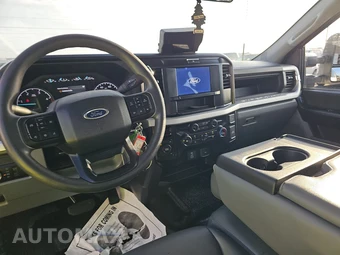 2025 Ford Super Duty F-350 Cab Chassis XL Crew Cab DRW - miniatura 11