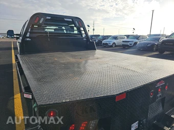 2025 Ford Super Duty F-350 Cab Chassis XL Crew Cab DRW - miniatura 17