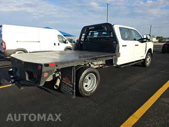 2025 Ford Super Duty F-350 Cab Chassis XL Crew Cab DRW - miniatura 4
