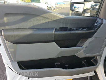 2025 Ford Super Duty F-350 Cab Chassis XL Crew Cab DRW - miniatura 9