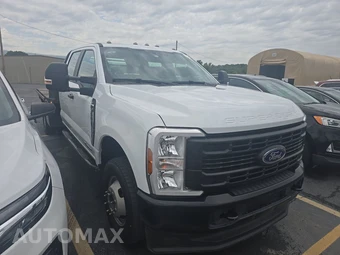 2025 Ford Super Duty F-350 Cab Chassis XL Crew Cab DRW - miniatura 3
