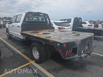 2025 Ford Super Duty F-350 Cab Chassis XL Crew Cab DRW - miniatura 6