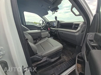 2025 Ford Super Duty F-350 Cab Chassis XL Crew Cab DRW - miniatura 8