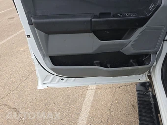 2025 Ford Super Duty F-350 Cab Chassis XL Crew Cab DRW - miniatura 9