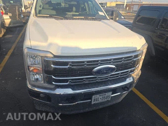 2025 Ford Super Duty F-350 Cab Chassis XLT Crew Cab DRW - miniatura 2