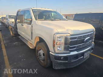 2025 Ford Super Duty F-350 Cab Chassis XLT Crew Cab DRW - miniatura 3