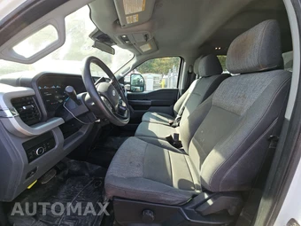 2025 Ford Super Duty F-350 Cab Chassis XLT Crew Cab DRW - miniatura 7