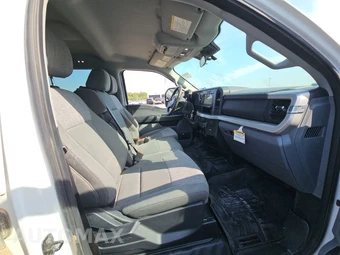 2025 Ford Super Duty F-350 Cab Chassis XLT Crew Cab DRW - miniatura 8